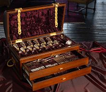 Набор столового серебра - Сундук «Династия»